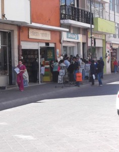 PVEM entrega lentes a cambio de credenciales de elector