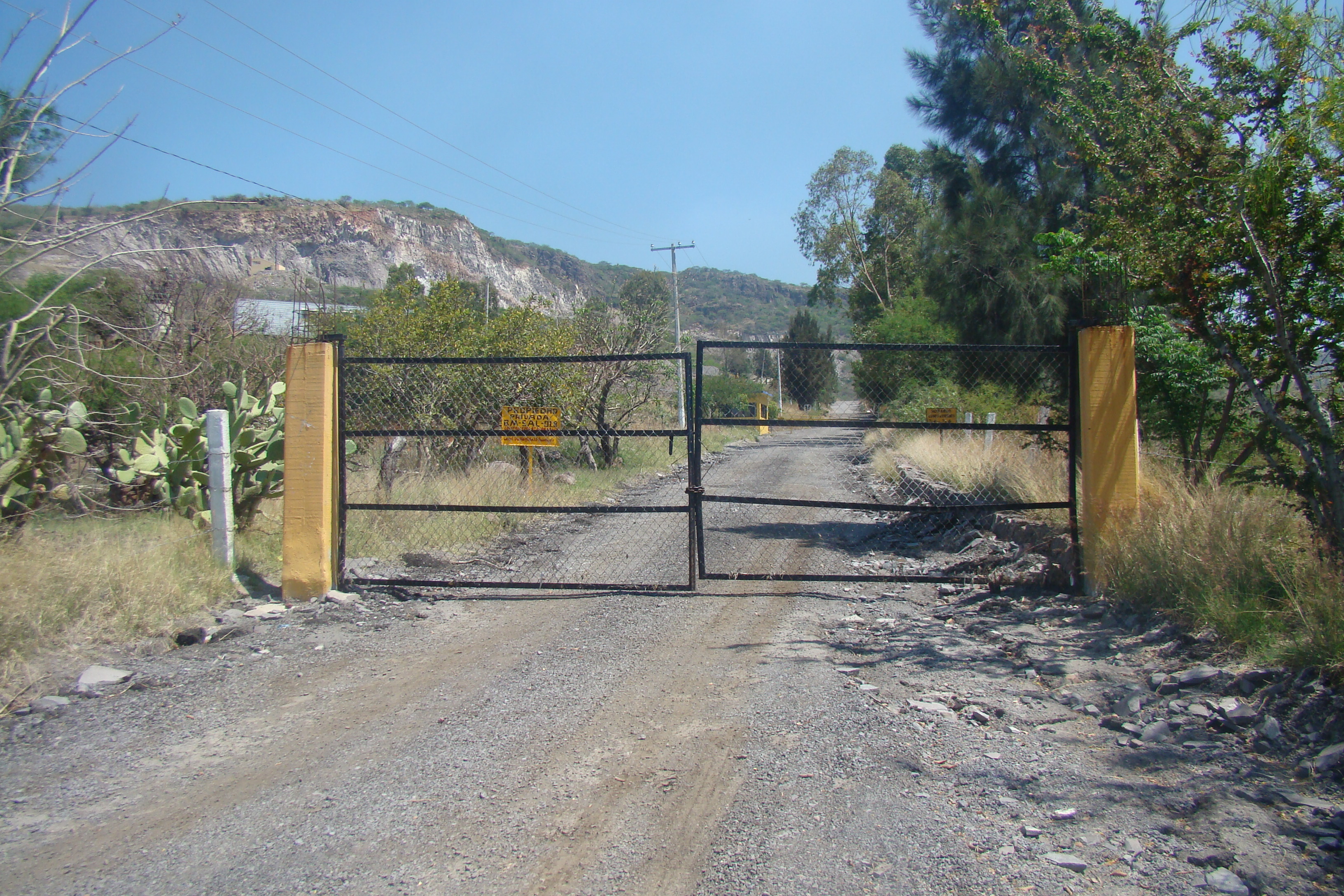 ASEGURA ALCALDE QUE EMPRESA QUE DINAMITA CERRO EN LA ORDEÑA CUENTA CON PERMISO