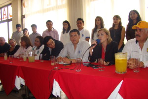 Universitarios convocan a debate y candidatos del PAN Y PVEM los desairan.