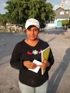 Sra. Brenda Pantoja, habitantes de La Ordeña