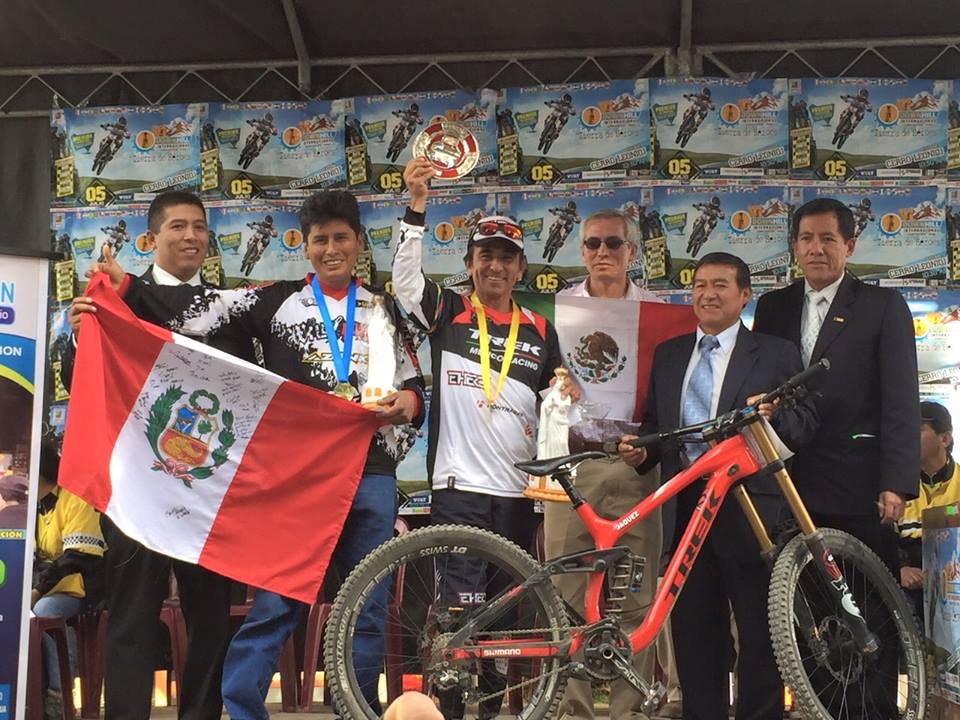 LOGRA EL SALMANTINO BETO JAQUEZ 1ER LUGAR EN DOWN HILL EN PERÚ