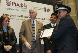 Entrega-Certificacion-CALEA-municipio-Puebla_MILIMA20140109_0273_11