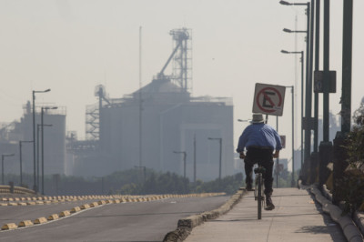 MÉXICO, D.F., 24DICIEMBRE2015.- La calidad del aire se reporta de regular a mala en la zona centro y norte de la ciudad de México, según información del Sistema de Monitoreo Atmosférico. FOTO: ENRIQUE ORDÓÑEZ /CUARTOSCURO.COM