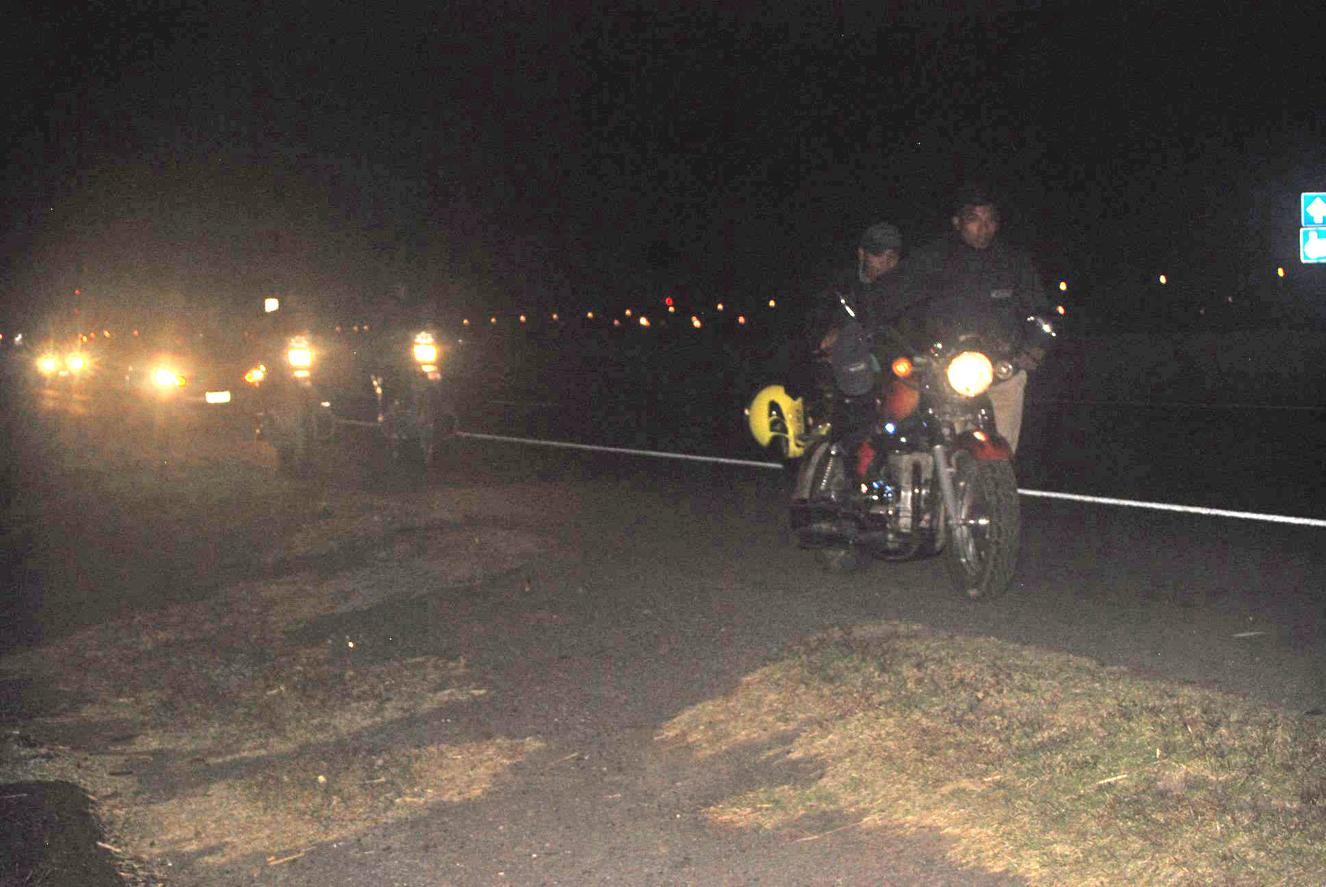 DESCONOCIDOS DISPARAN CONTRA JOVENES MOTOCICLISTAS  EN EL LIBRAMIENTO CARRETERO IRAPUATO-VALLE A LA ALTURA DE LA COLONIA LAS ESTANCIAS