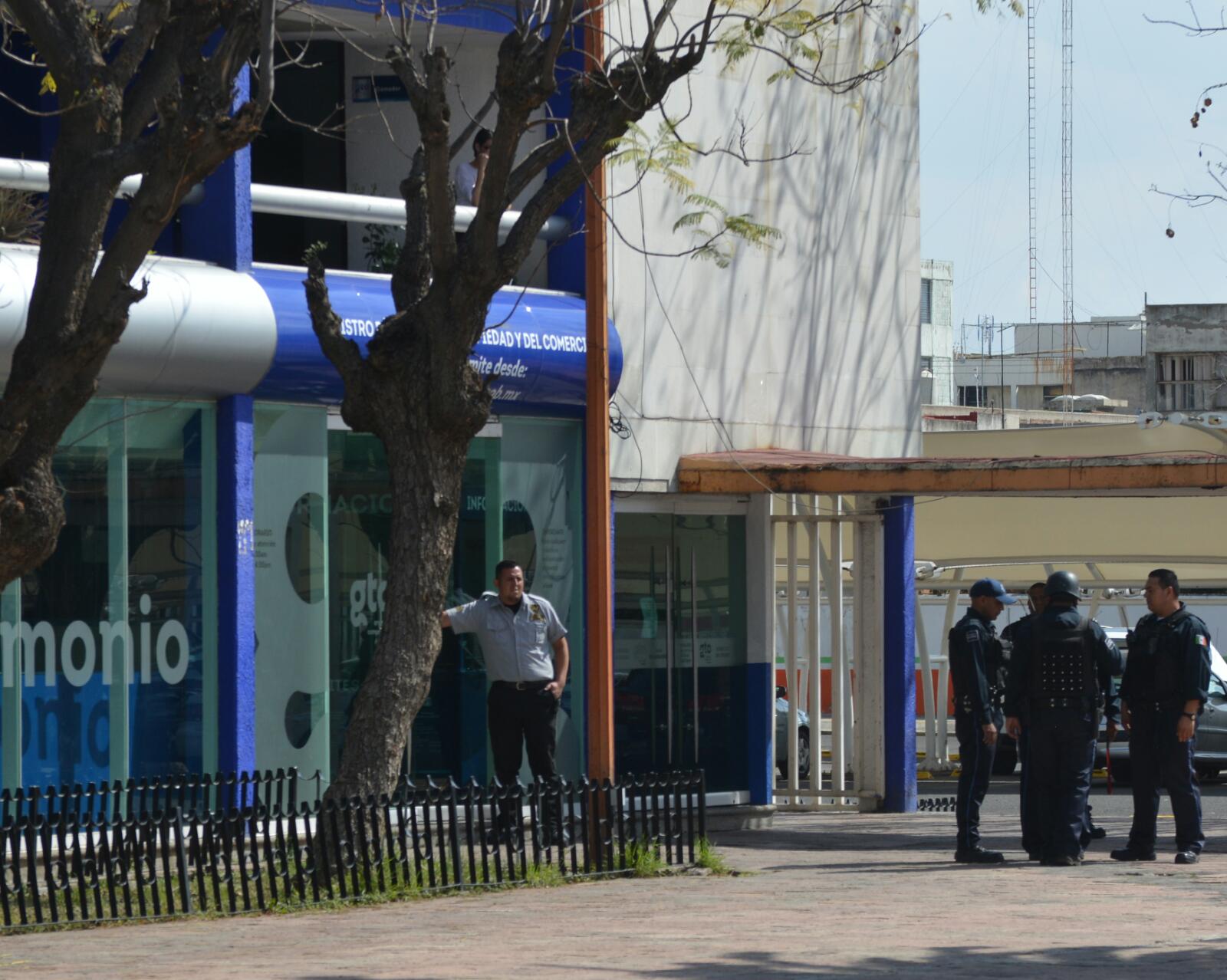 INTENTO DE ASALTO EN OFICINAS DE GOBIERNO EN LEÓN DEJA UN FUNCIONARIO MUERTO