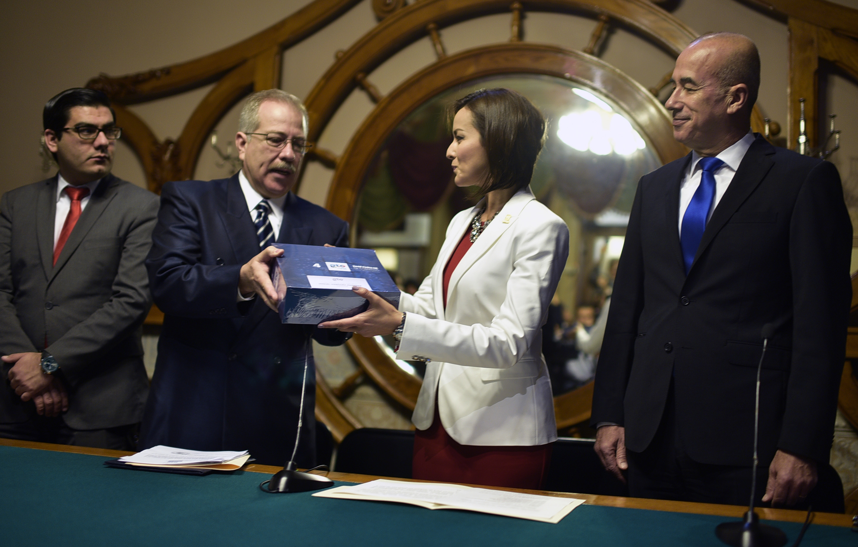 Entrega el Gobernador de Guanajuato, Miguel Márquez Márquez el IV Informe de Gobierno al Congreso del Estado.