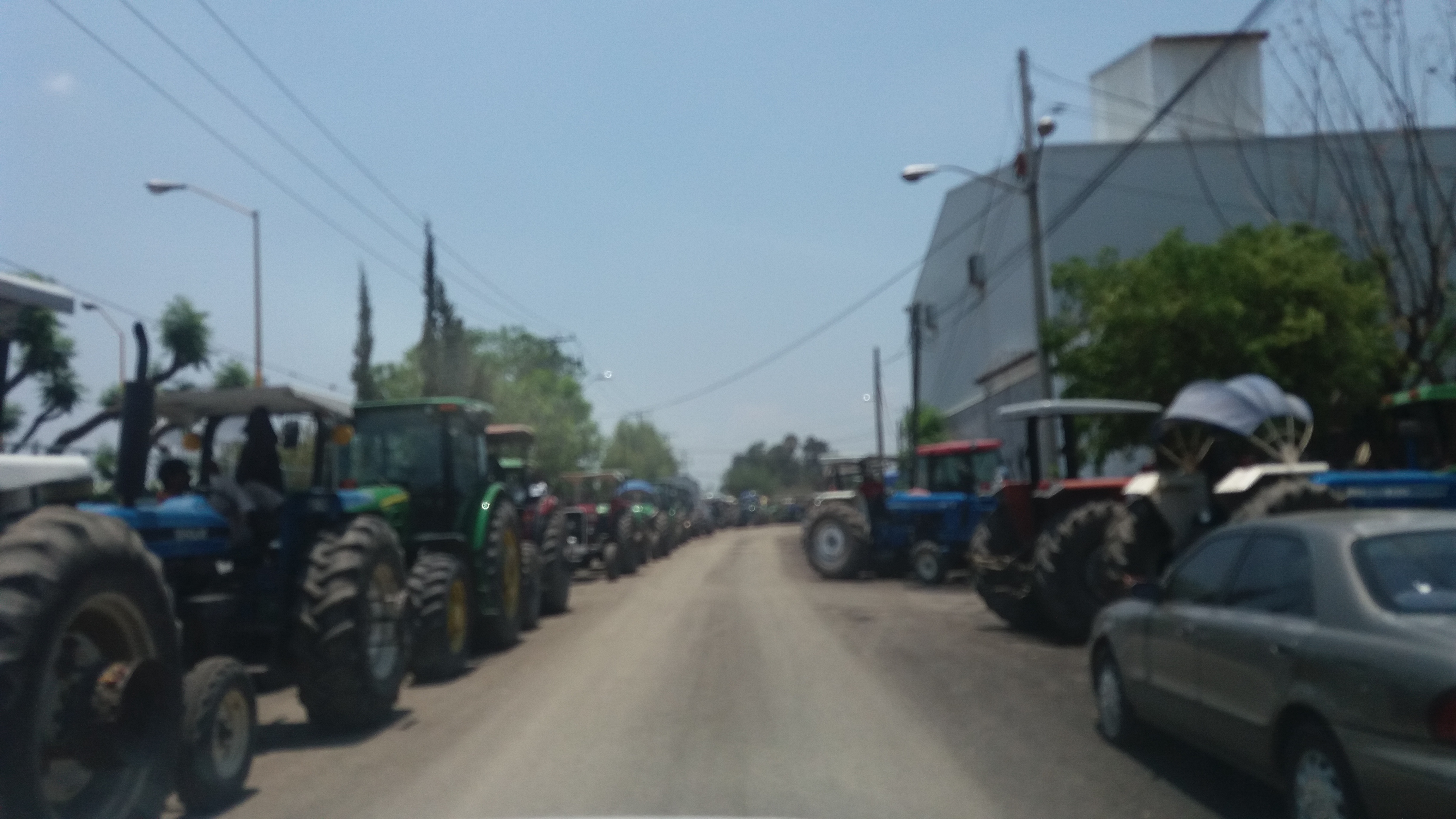 CONTINUAN MOVILIZACIONES DE  CAMPESINOS