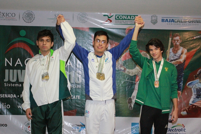 Gerardo Gracia Álvarez triple Oro en Ajedrez (5)