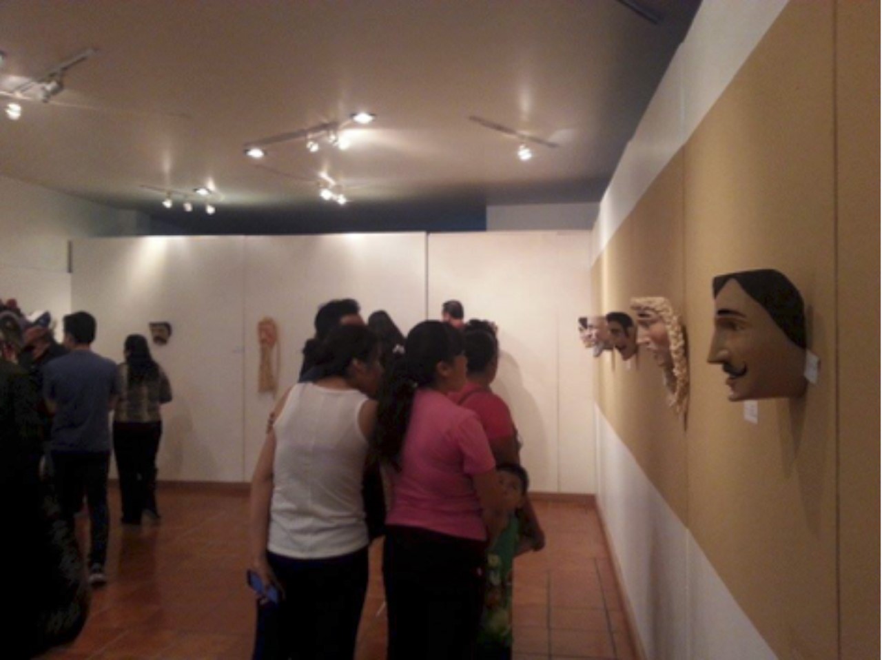 El IEC reconoce a participantes de concurso de máscaras en Abasolo.