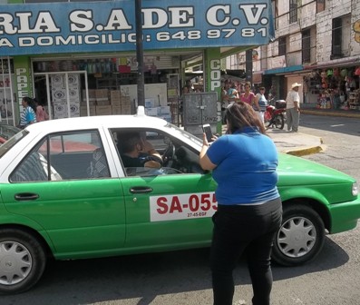 el-ladron-ya-se-escapaba-en-un-taxi