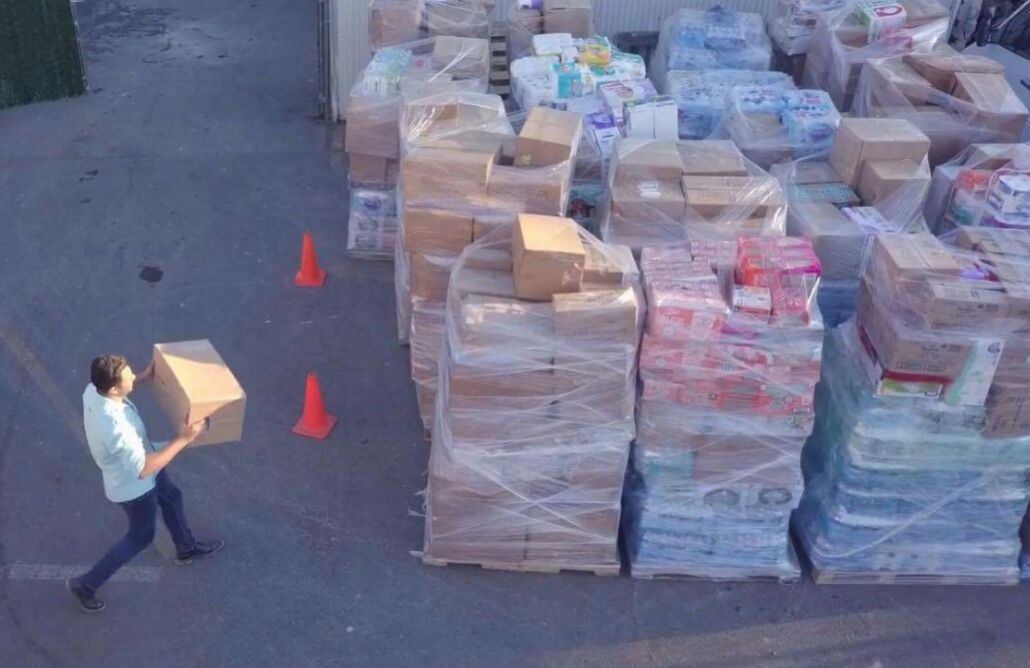 LATINOS EN EU JUNTAN VÍVERES QUE ENTREGARAN A DAMNIFICADOS