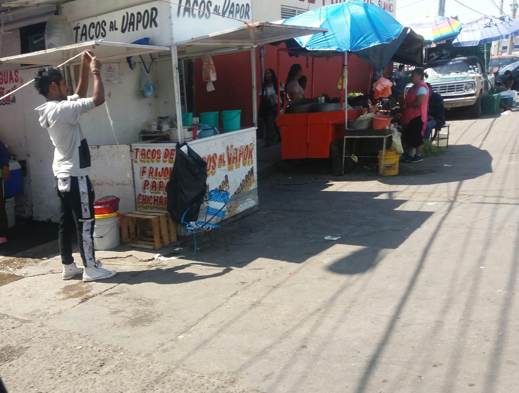 INCONFORMES COMERCIANTES POR SER REUBICADOS DEBIDO A LA OBRA DE AVENIDA DEL TRABAJO