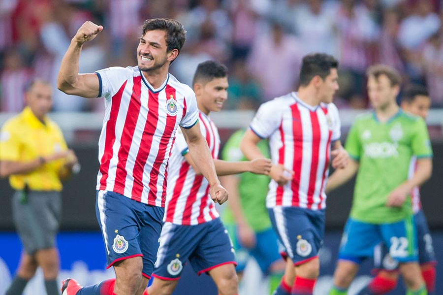 Con grandeza, Chivas avanza a semis en Concachampions