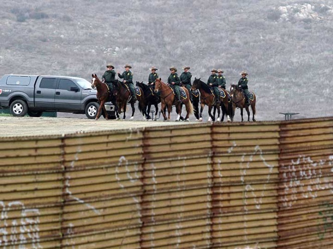 Proyecta Trump militarizar la frontera con México