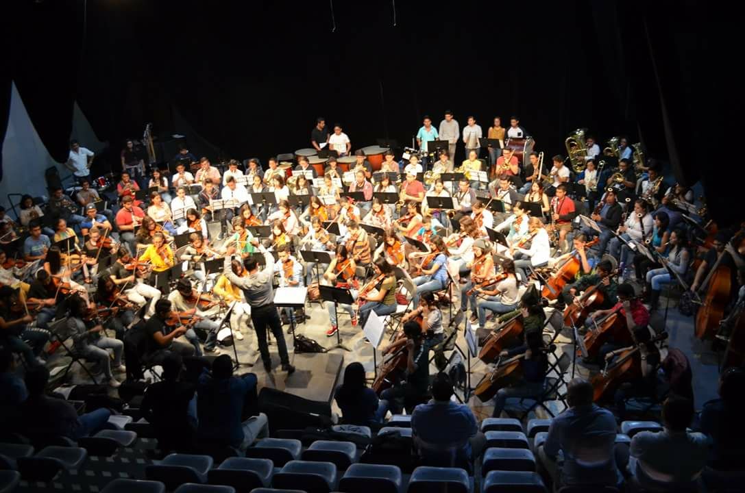 Recibe la Orquesta Sinfónica Juvenil del Estado la visita de Roberto Beltrán Zavala, director titular de la OSUG