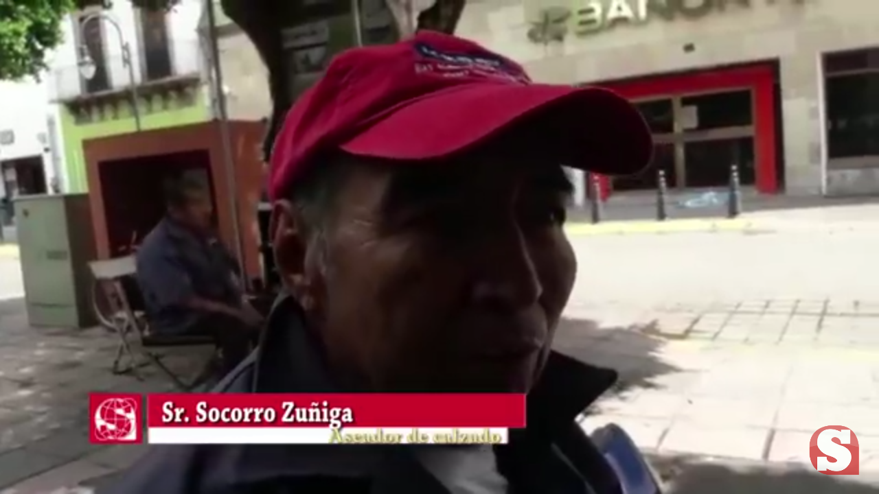 ROBAN MATERIAL DE TRABAJO A 8 ASEADORES DE CALZADO EN EL JARDÍN PRINCIPAL.