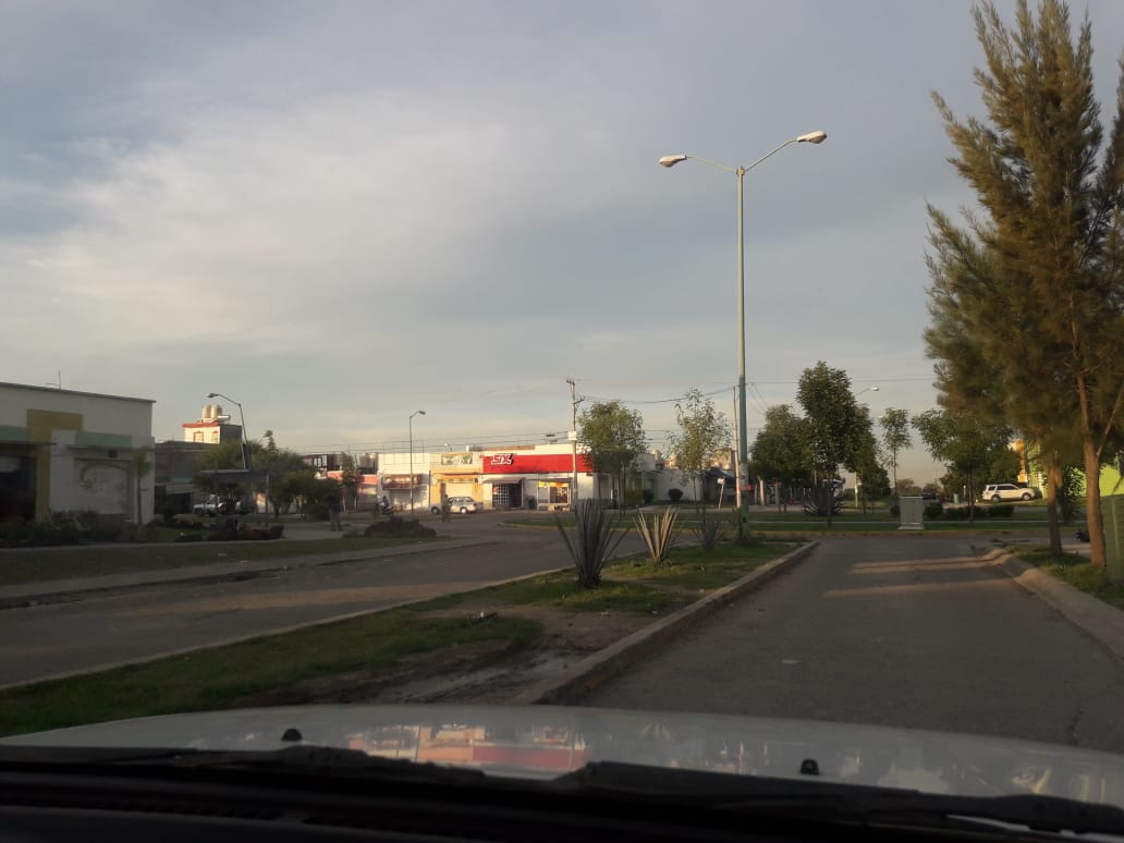 FALTA DE ILUMINACIÓN AFECTA VARIAS AVENIDAS PRINCIPALES