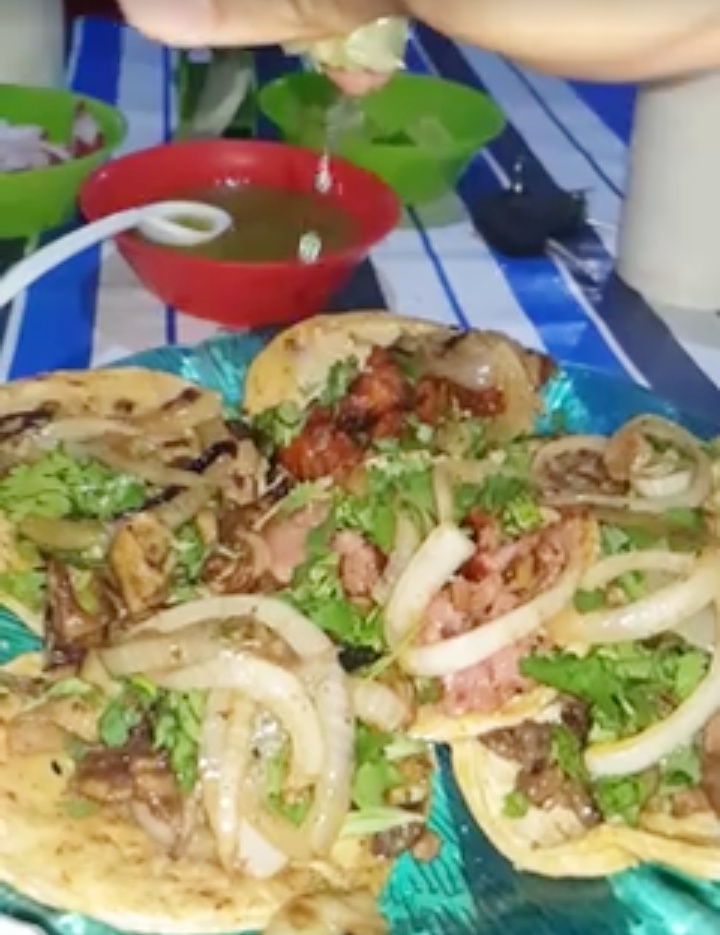 LOS TACOS EN SALAMANCA Y EN TODO MÉXICO SON UNA TRADICIÓN, PERO, ¿PORQUE SE SIRVEN EN TORTILLAS PEQUEÑAS Y DOBLE?