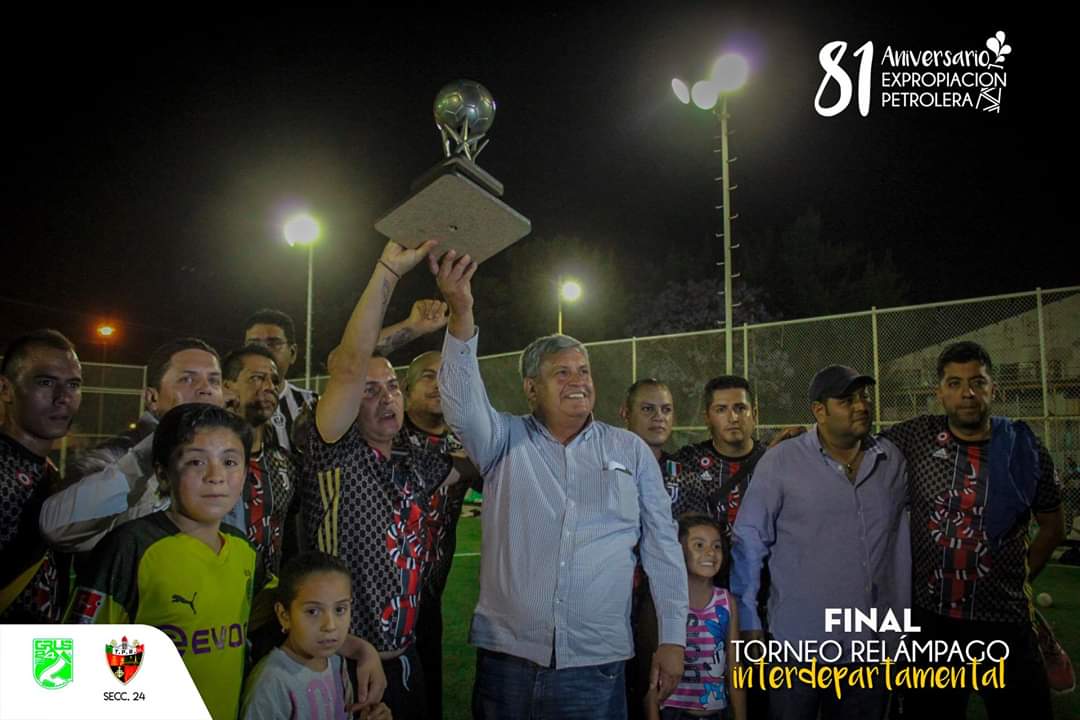 HOSPITAL CAMPEÓN, FERNANDO PACHECO HIZO ENTREGA DE LOS TROFEOS A LOS FINALISTAS.
