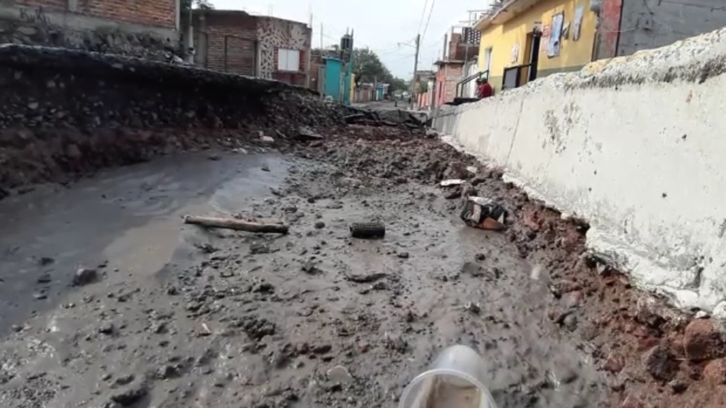 SE DESLAVA CERRO EN COMUNIDAD DE VALENCIA DEBIDO A LAS LLUVIAS EXTREMAS