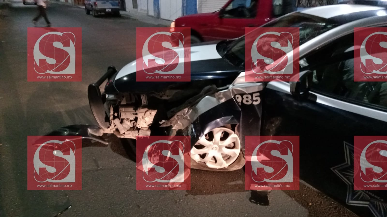 PATRULLA CHOCA CONTRA POSTE Y TRANSITO RESULTA LESIONADO