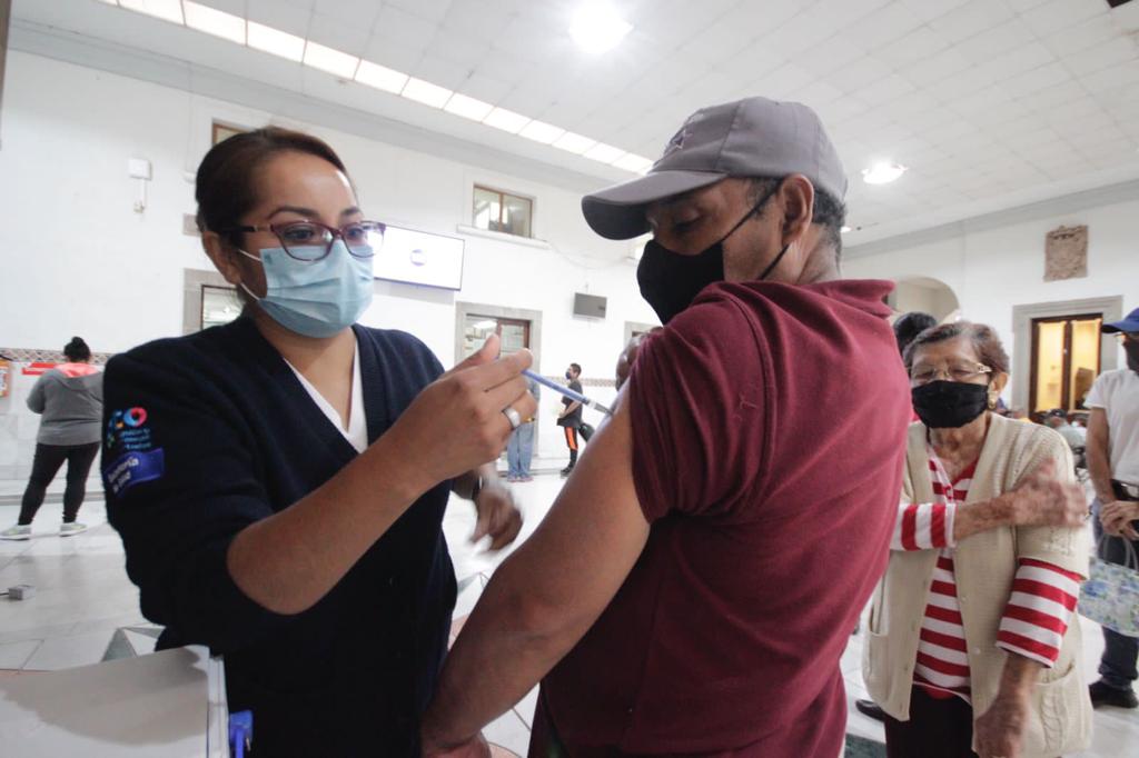 INVITAN A VACUNARSE CONTRA LA INFLUENZA EN PRESIDENCIA MUNICIPAL.