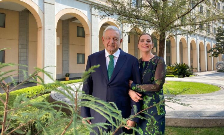 QUE VIVA LA FELICIDAD Y LA FE EN EL PORVENIR: PRESIDENTE; ENVÍA MENSAJE AL PUEBLO DE MÉXICO POR AÑO NUEVO 2022