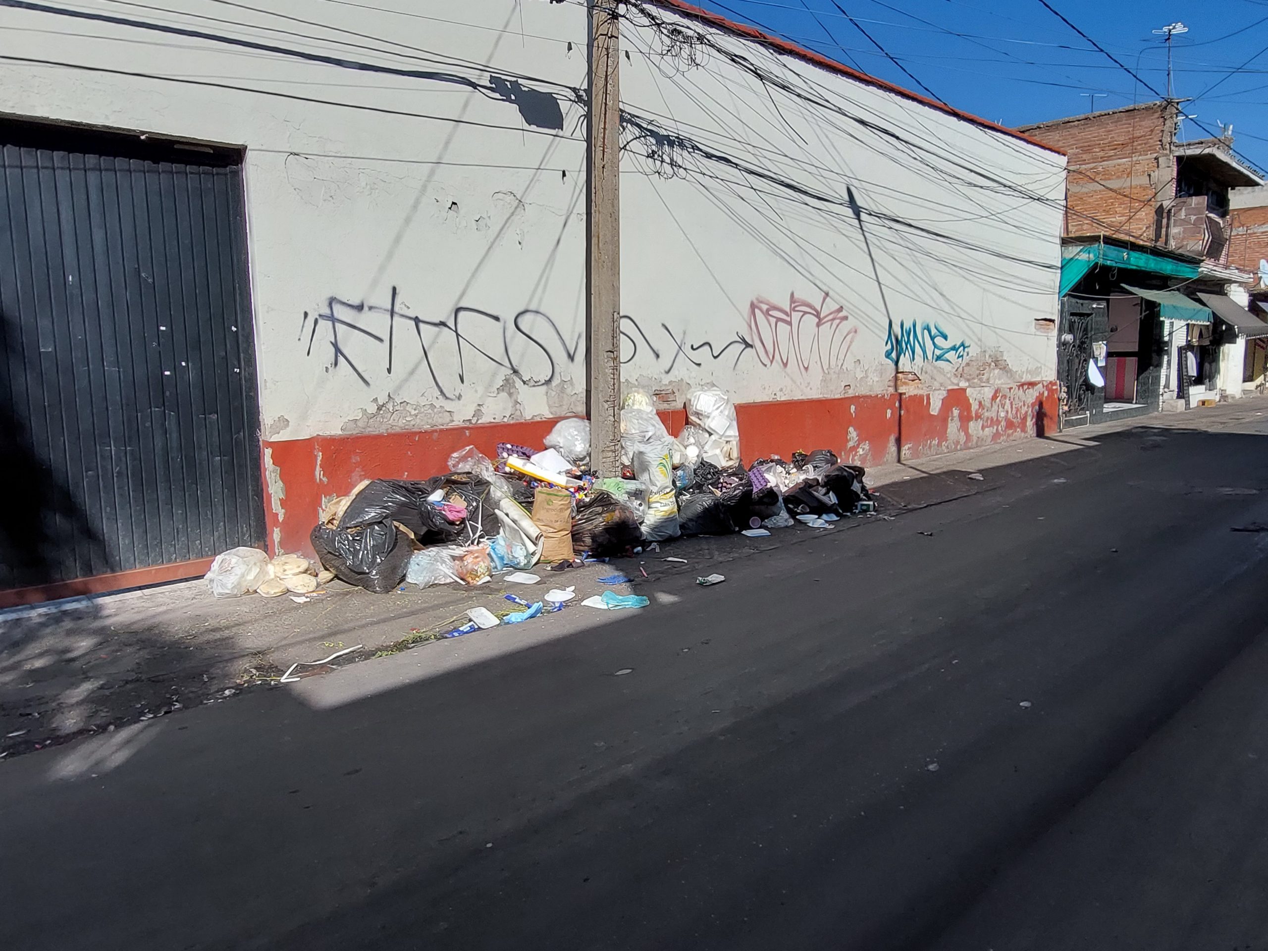 SE NECESITAN CONTENEDORES DE BASURA PÚBLICOS EN LA ZONA CENTRO DE SALAMANCA 🚯