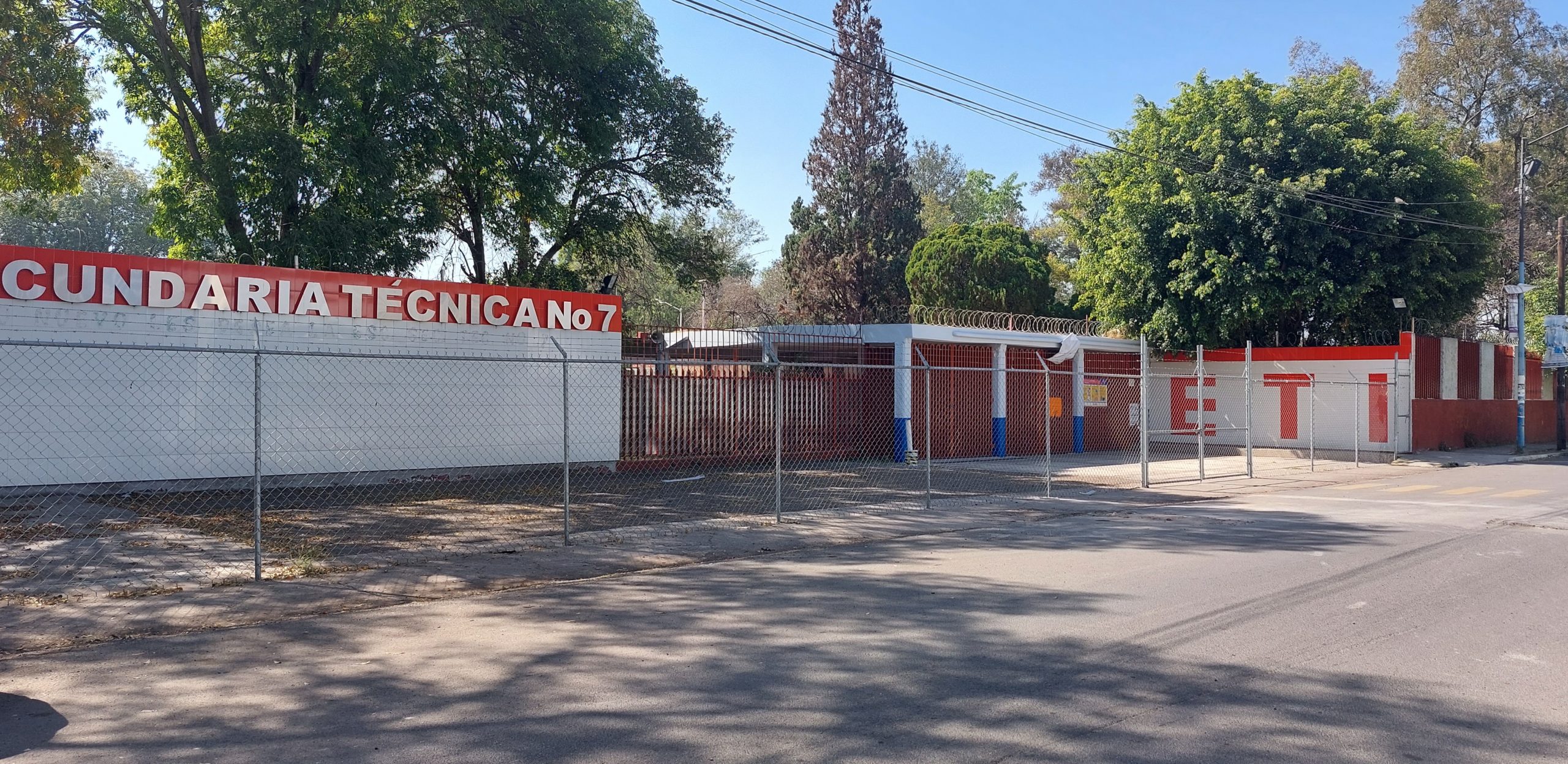 A ESCASOS DÍAS DEL 10 DE ENERO MUCHOS PADRES DE FAMILIA SALMANTINOS AÚN NO SABEN SI EL REGRESO A CLASES ESTÁ ASEGURADO