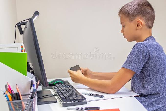 NIÑOS DEBEN VOLVER A LAS AULAS; HAY RIESGO DE NO HACERLO: OPS.