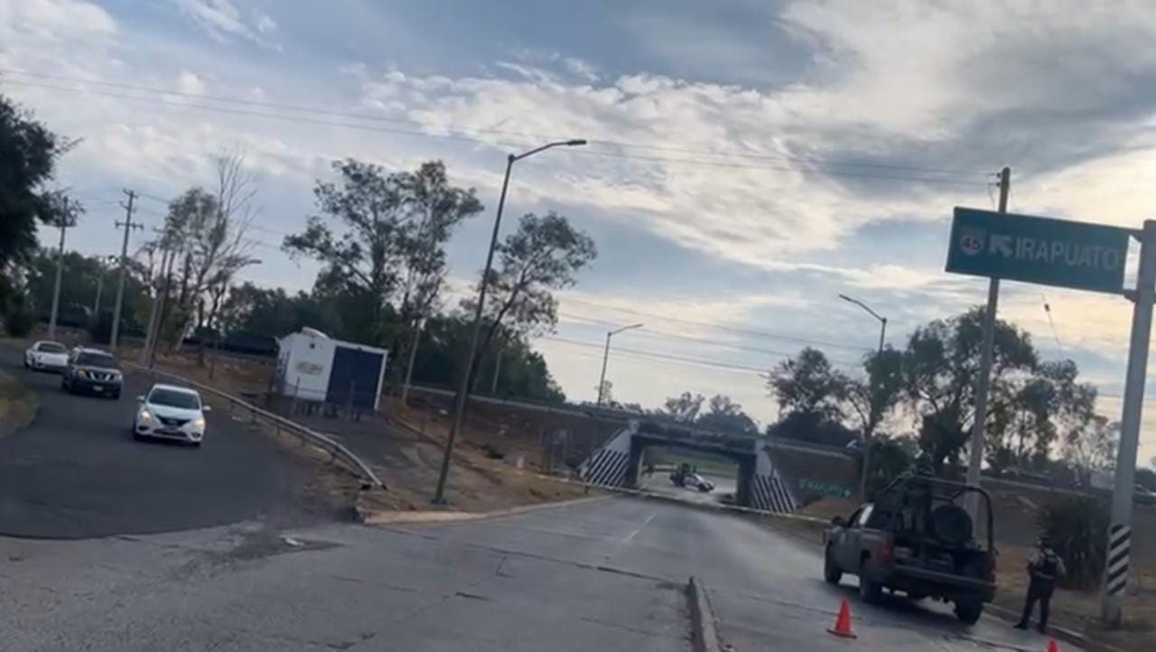 ATACAN A POLICÍAS DE IRAPUATO; EL SALDO UN MUERTO Y UNA MUJER LESIONADA