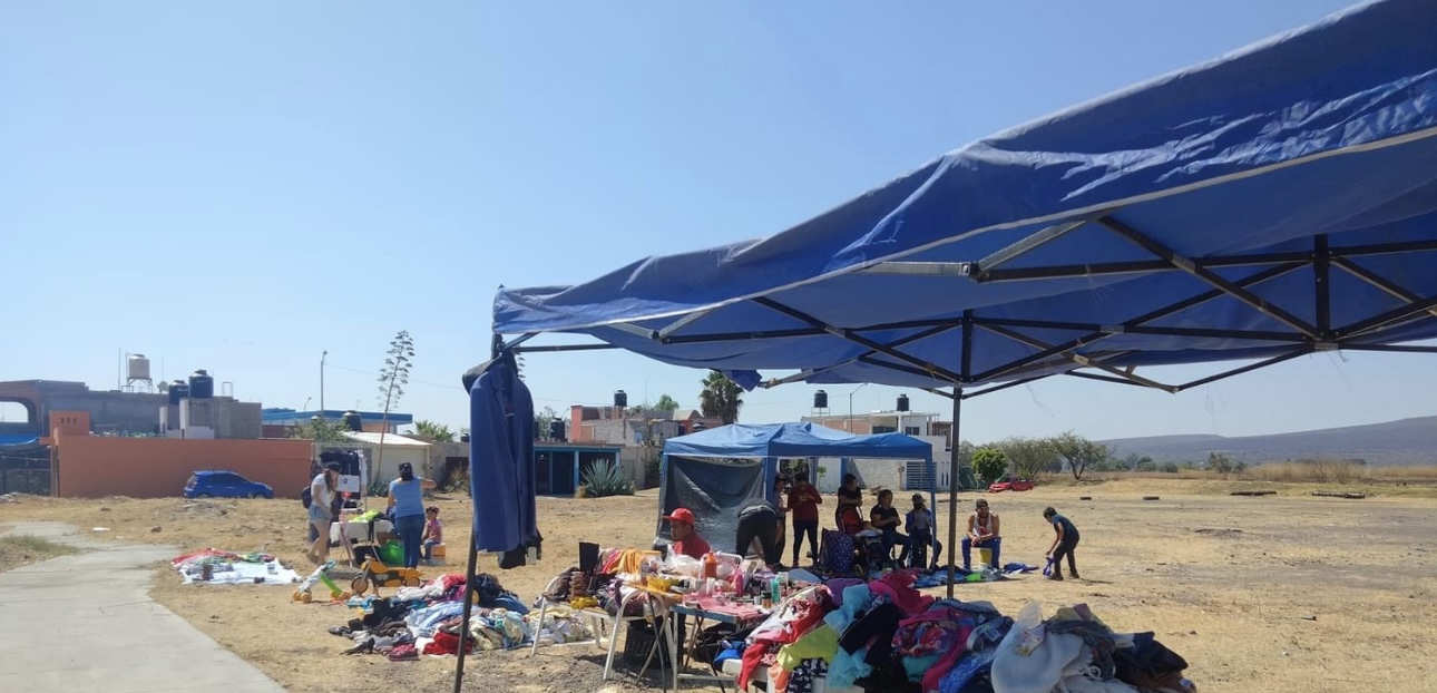 CIUDADANOS DESEAN SALIR ADELANTE Y ORGANIZAN TIANGUIS EN VILLAS SALAMANCA 400.
