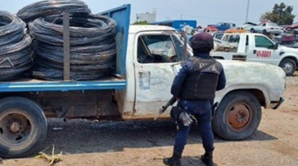 ASEGURAN EN VILLAGRÁN, CAMIONETA CON 3 MIL KILOGRAMOS DE ALAMBRÓN.