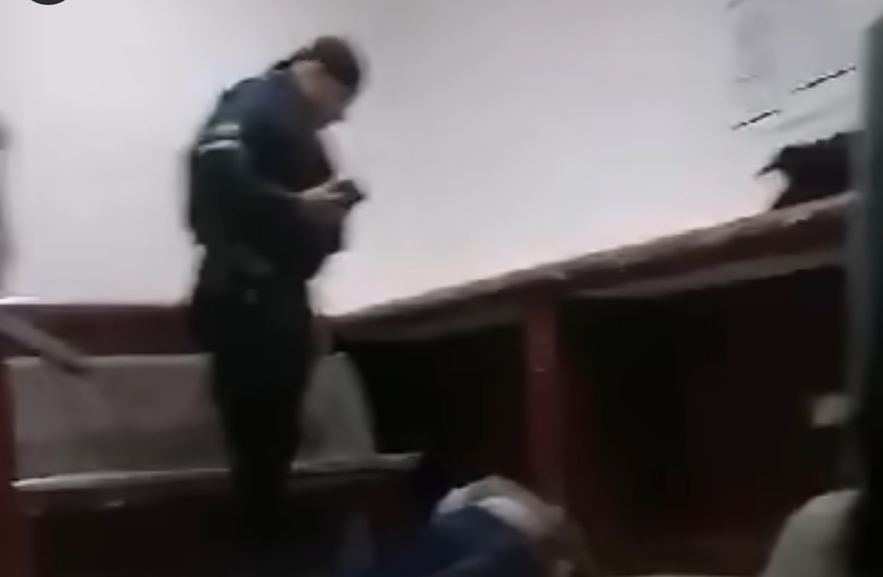 HABRÁ SANCIÓN PARA POLICÍA MUNICIPAL POR AGRESIÓN A DETENIDO: RESPUESTA CONTUNDENTE ANTE ABUSO DE PODER