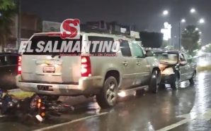 💥 CHOCAN CAMIONETA Y AUTO; MOTO DERRAPA EN EL BLVD.…