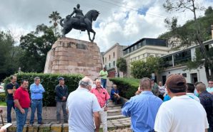 TAXISTAS DE GUANAJUATO PROTESTAN POR COMPETENCIA DESLEAL