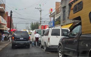 TIANGUISTAS DE LA ZONA CENTRO OBSTRUYEN LA CALLE FRANCISCO VILLA…