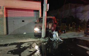 CAMIONETA IMPACTA CONTRA POSTE Y DEJA 4 LESIONADOS