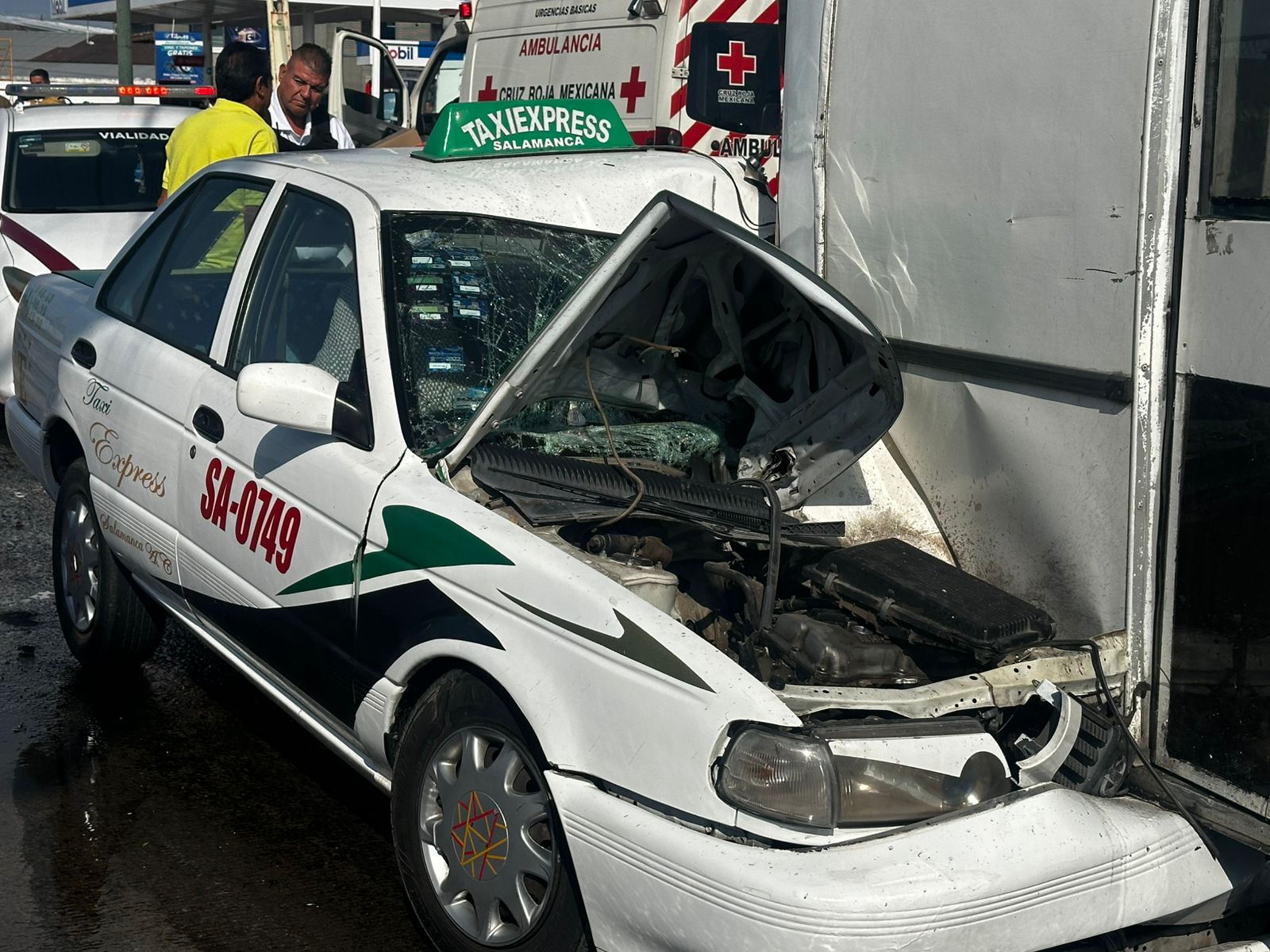 #Galería ACCIDENTE VEHICULAR DEJA UNA PERSONA LESIONADA EN CAMINO A MANCERA, ESQUINA CON CALLE MORELOS