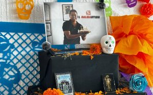 INSTALAN ALTAR DE MUERTOS EN HONOR A ISRAEL, COMUNICADOR SALMANTINO