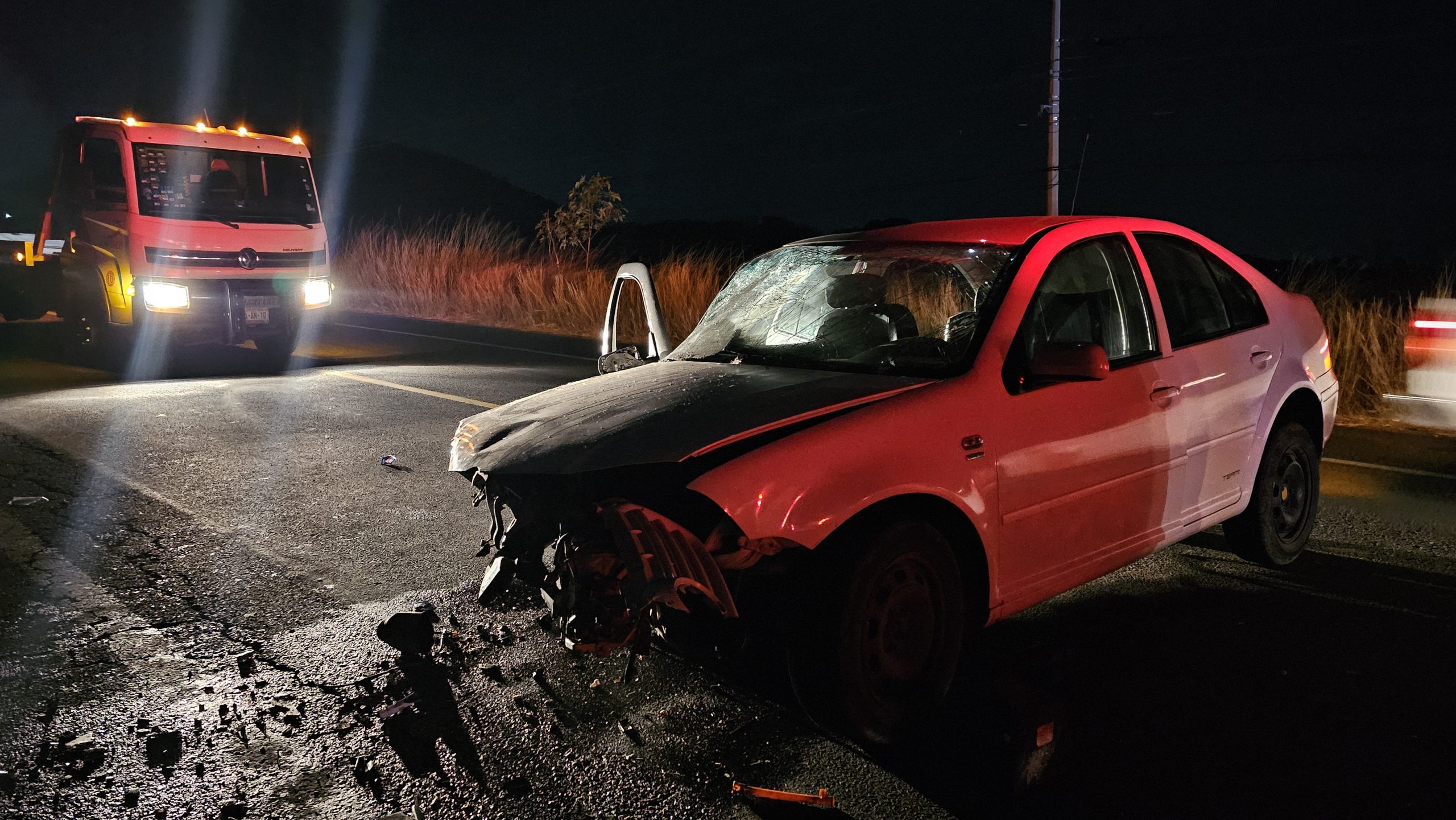 SEVEROS DAÑOS MATERIALES Y PRESUNTAMENTE DOS LESIONADOS FUE EL SALDO DE UN ACCIDENTE EN LA CARRETERA SALAMANCA-VALLE 