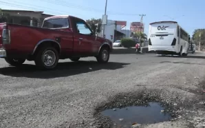 VECINOS DENUNCIAN AFECTACIONES POR FUGA DE AGUA EN BULEVAR VILLAS…