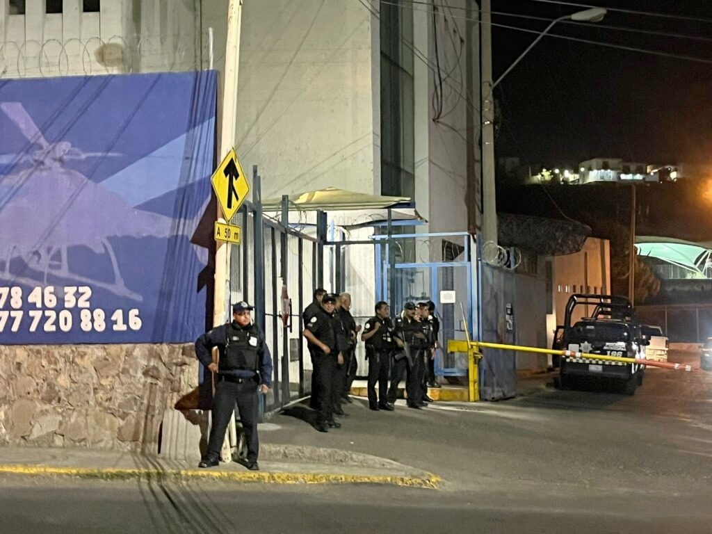 💥 LOCALIZAN GRANADA EN DELEGACIÓN POLICIAL DE LEÓN Y SE DESATA OPERATIVO DE SEGURIDAD