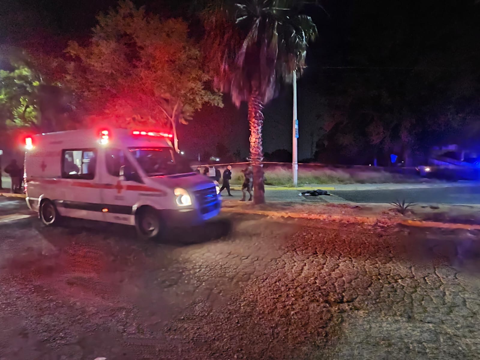 🚨 #Policiaca EJECUTAN A UN HOMBRE Y LESIONAN A OTRO EN VILLA SALAMANCA 400