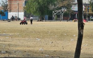 #DíadeReyes NIÑOS JUEGAN ENTRE BASURA; PIDEN LIMPIEZA EN LA COLONIA…