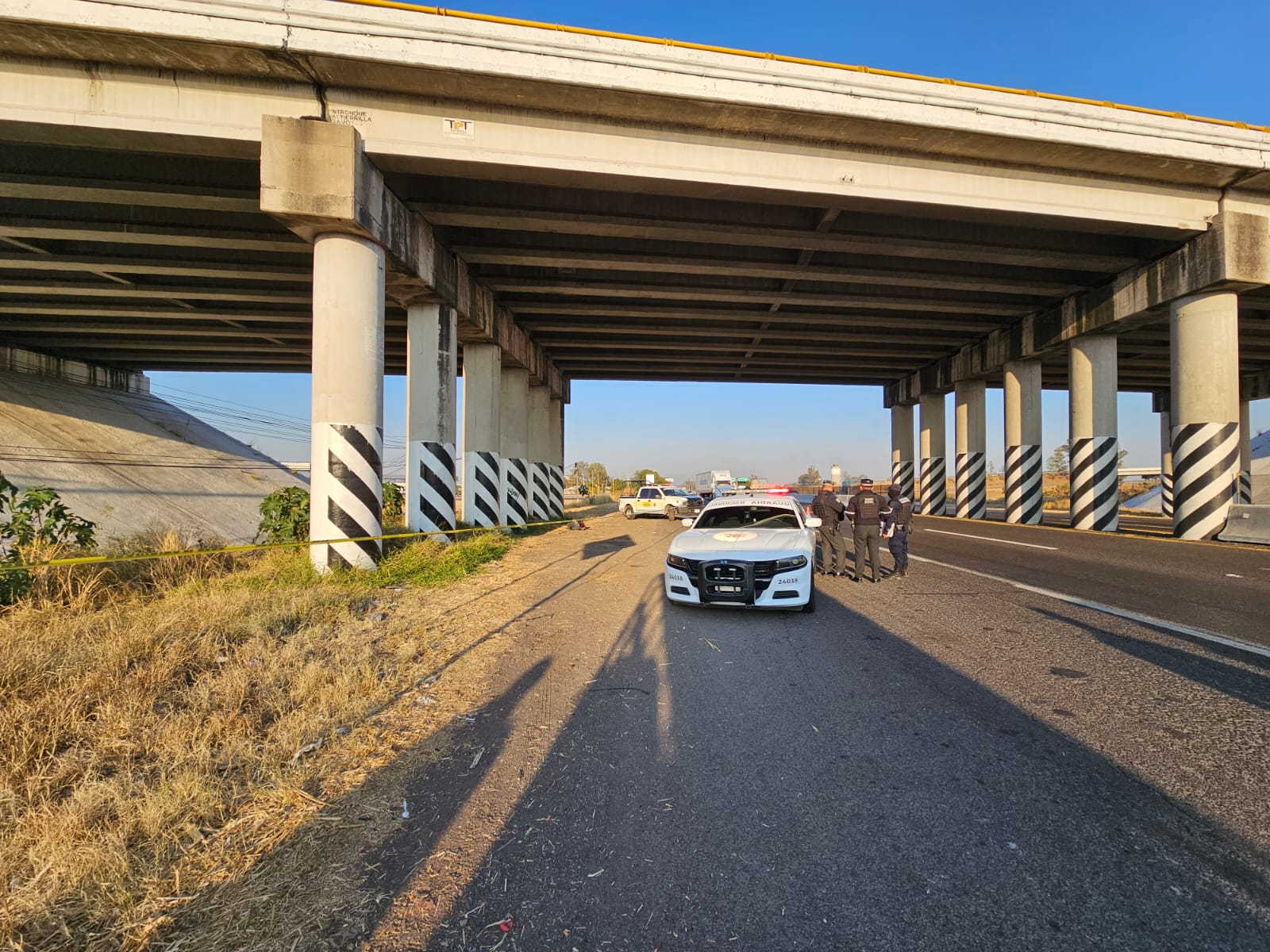 📌LOCALIZAN UNA PERSONA SIN VIDA EN CARRETERA SALAMANCA-CELAYA