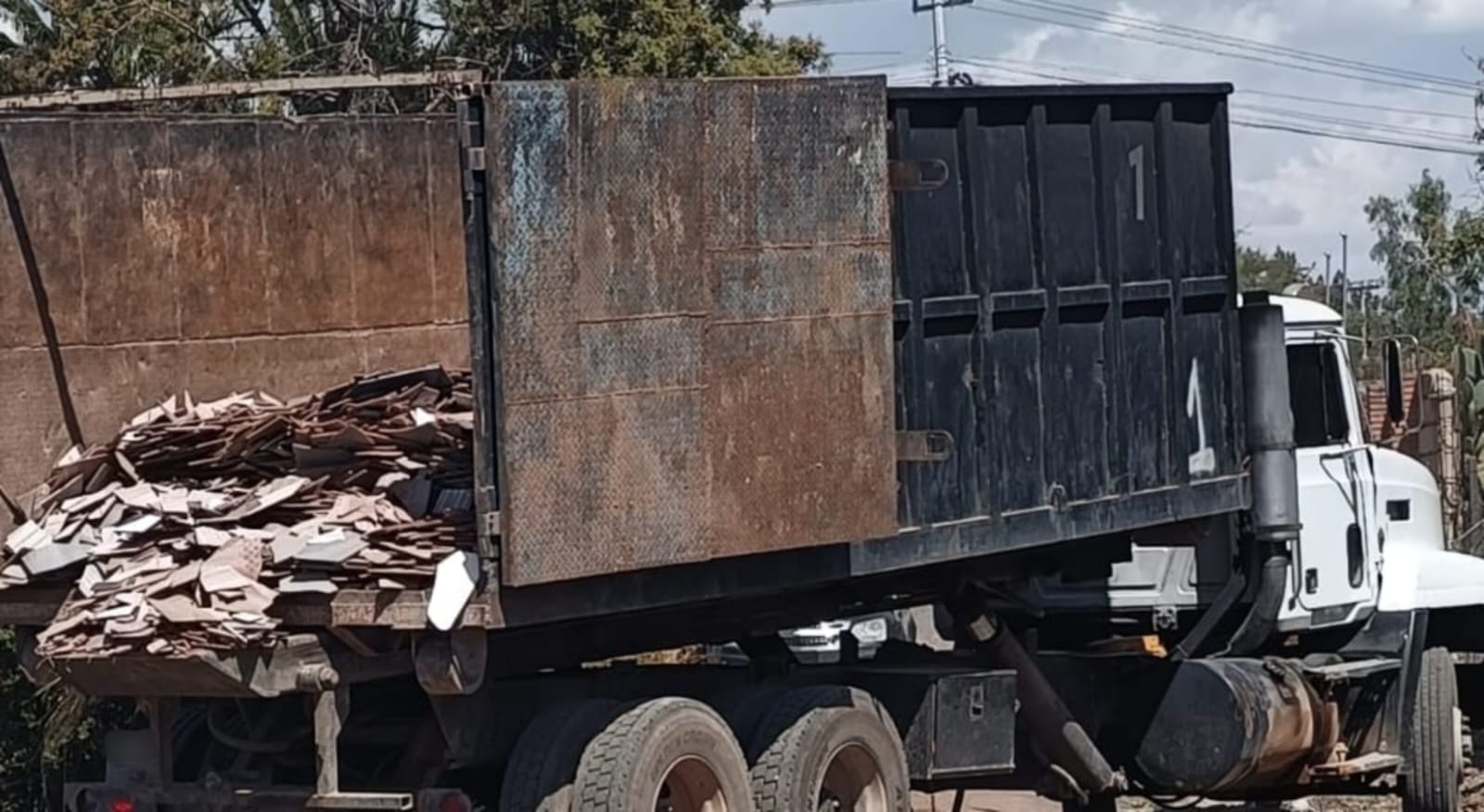 TIRADERO DE LOZA Y OTROS DESECHOS MOLESTA A VECINOS DE SAN JOSÉ DE ULUAPAN