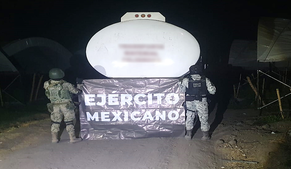 #Estatal FUERZAS FEDERALES DETIENEN A CUATRO PERSONAS Y ASEGURAN TRES VEHÍCULOS