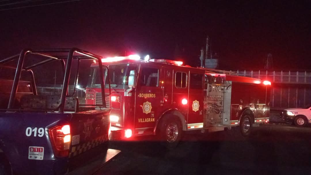 REPORTAN SUPUESTAS EXPLOSIONES AL INTERIOR DE LA PLANTA “DEACERO” EN VILLAGRAN, SE DESCONOCE SI HAY HERIDOS
