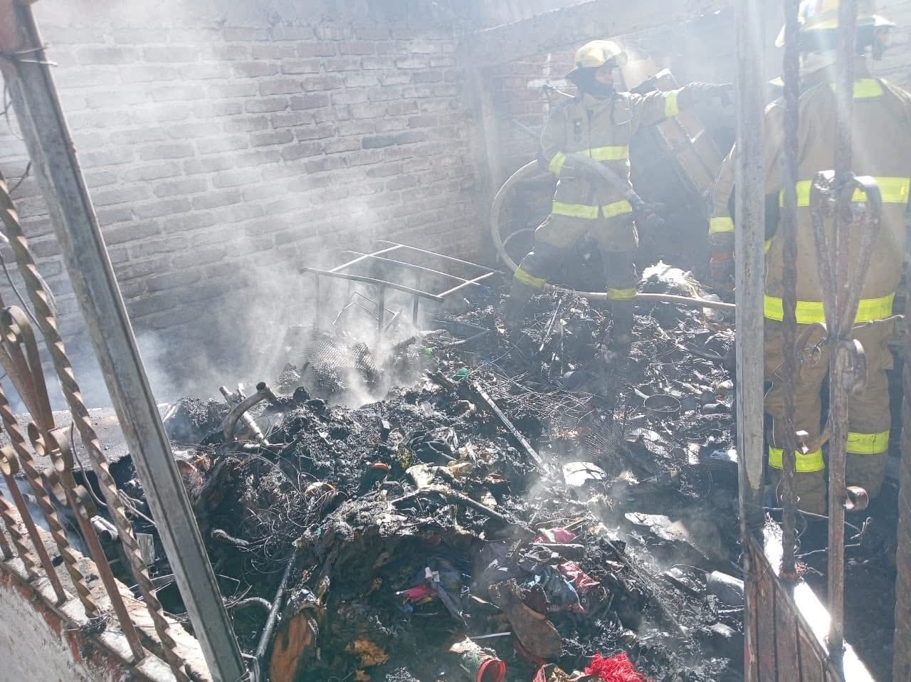 #León INCENDIO EN LA LIBERTAD DEJA A UN HOMBRE HERIDO